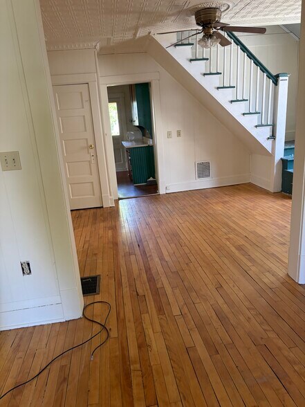 Building Photo - 31 Isham St