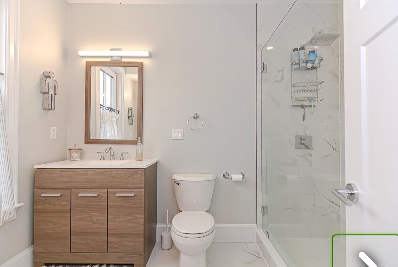 Building Photo - 52 River St