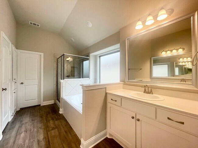Building Photo - 3002 Pronghorn Dr