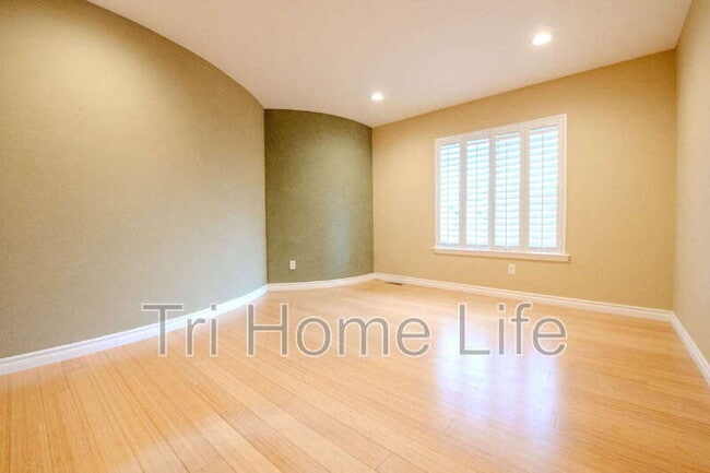 Building Photo - 11033 Grayledge Cir