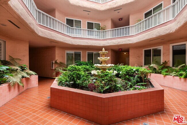 Building Photo - 10373 Almayo Ave