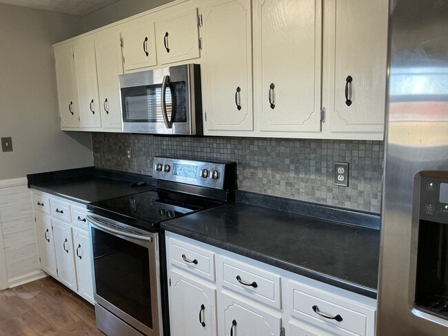 Building Photo - 714 Shetland Dr