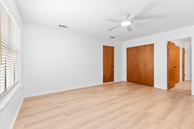 Building Photo - 1303 Chapel Creek Rd