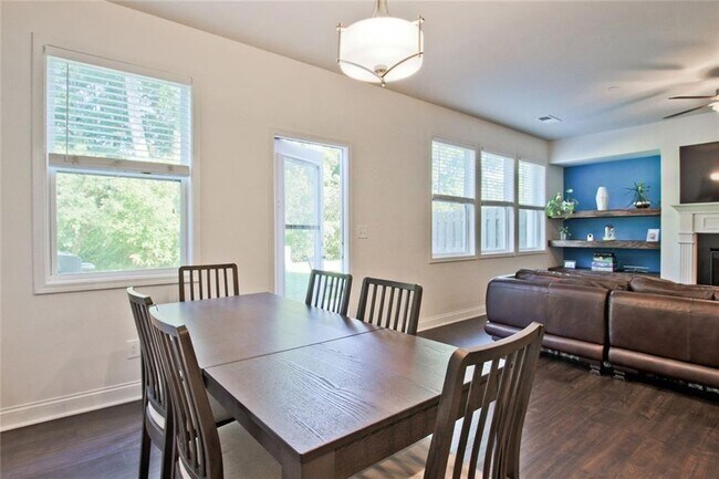Building Photo - 112 Davina Dr