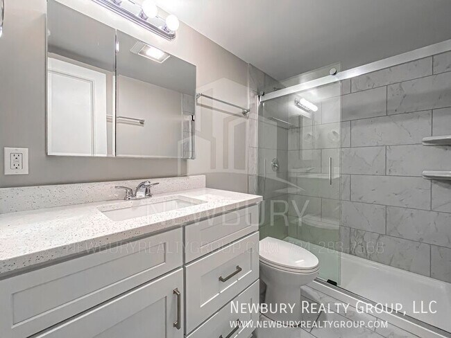 Building Photo - 530 N Main St