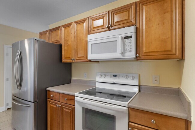 Building Photo - 747 Majestic Dr