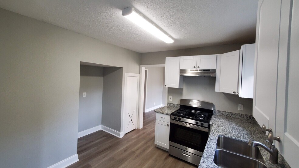 There is a water line for refrigerator - 320 S Ashbel St