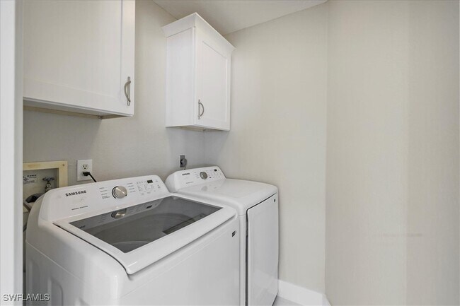 Building Photo - 2811 SW 32nd St