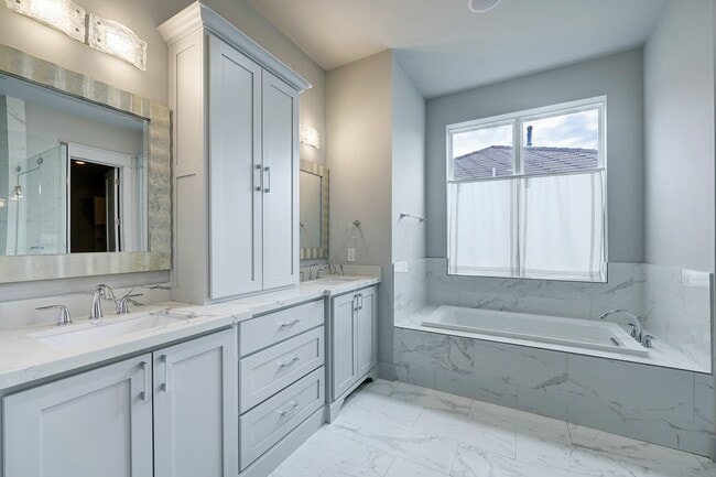 Building Photo - 609 W Pierce St