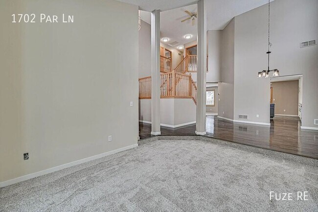 Building Photo - 1702 Par Ln
