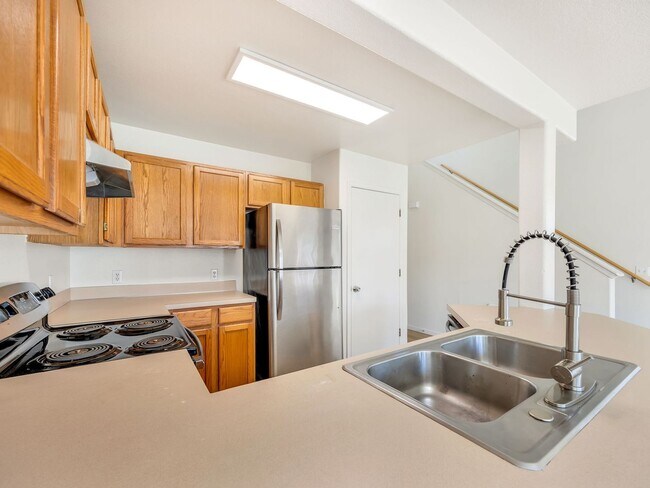 Building Photo - 1536 S Main Ave