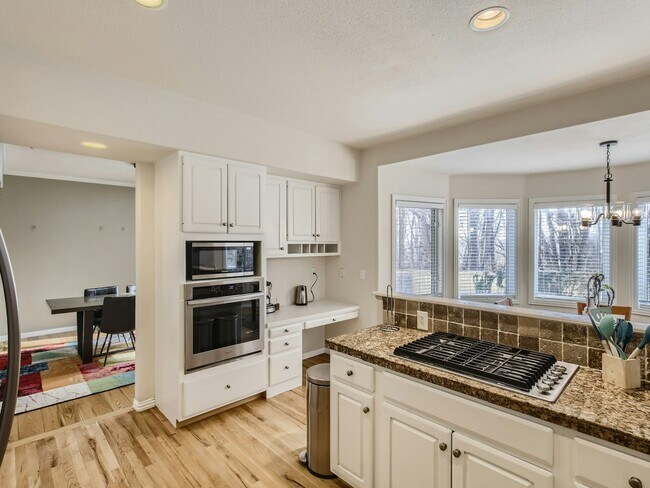 Building Photo - 4304 S Hampton Cir
