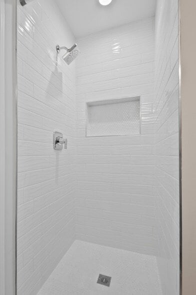 Building Photo - 546 W Parkside Dr