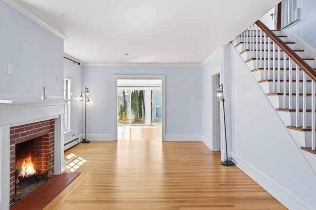 Building Photo - 198 Linden St