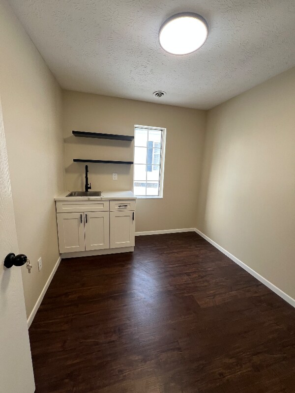 Building Photo - 508 E Broad St