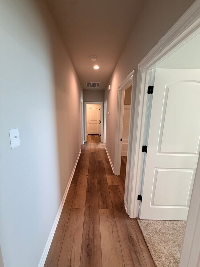 Building Photo - 302 Babineaux Ln