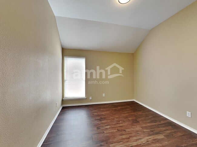 Building Photo - 8000 Bonito Dr