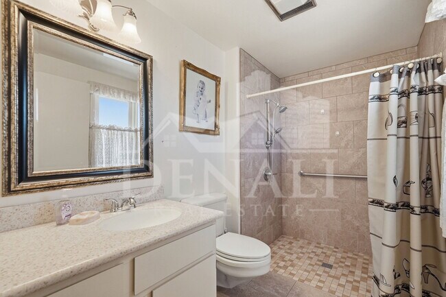 Building Photo - 9807 W Mockingbird Dr