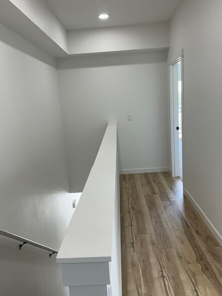 Building Photo - 425 War Room Ct