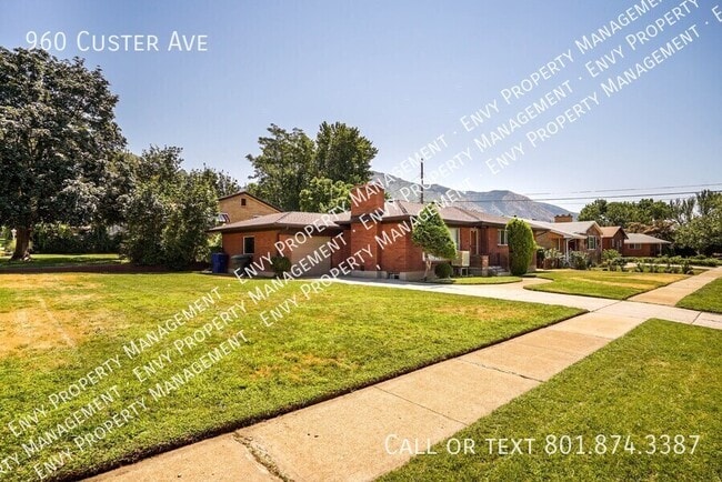 Building Photo - 960 Custer Ave