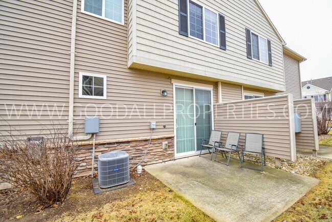 Building Photo - 2 Bedroom 2.5 Bathroom In West Des Moines with 2 car garage attached