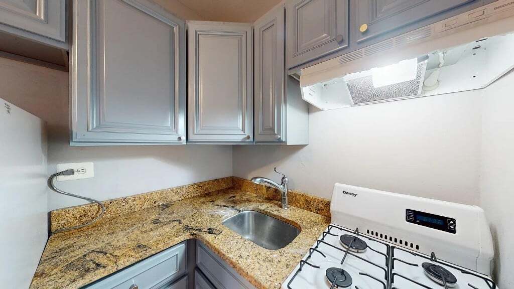 Building Photo - 340 E 58th St