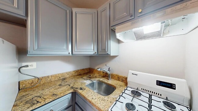 Building Photo - 340 E 58th St