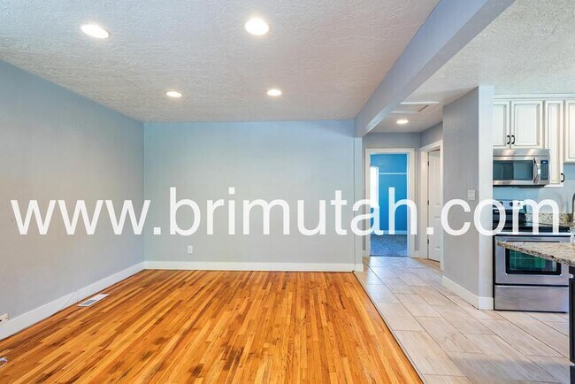 Building Photo - 653 N 1300 W