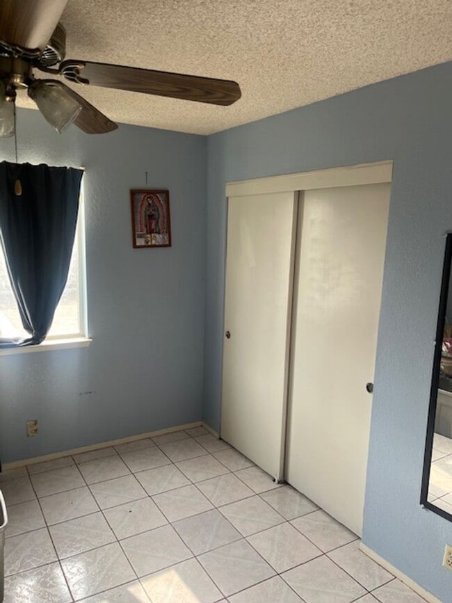 Building Photo - Enchanting Delano property just minutes fr...