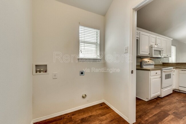 Building Photo - 109 Flyaway Ln