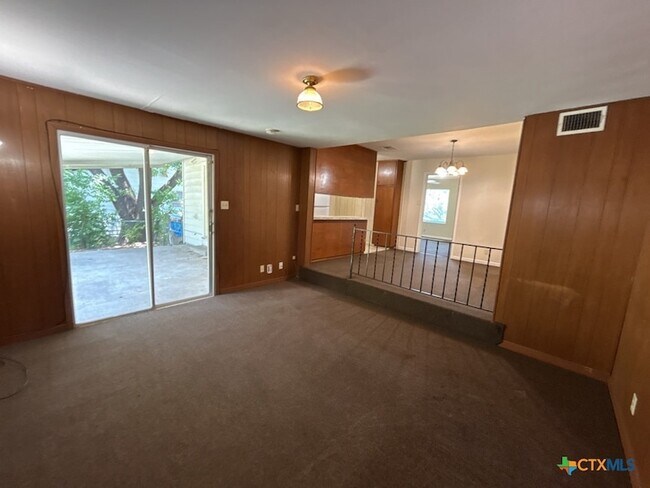Building Photo - 310 Prather Dr