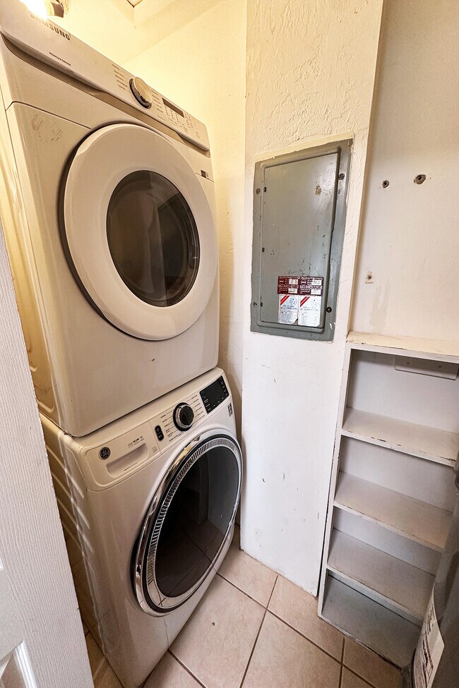 Building Photo - 6171 Heather St