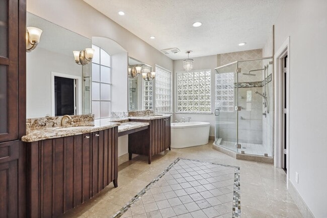 Building Photo - 5819 Santa Fe Springs Dr