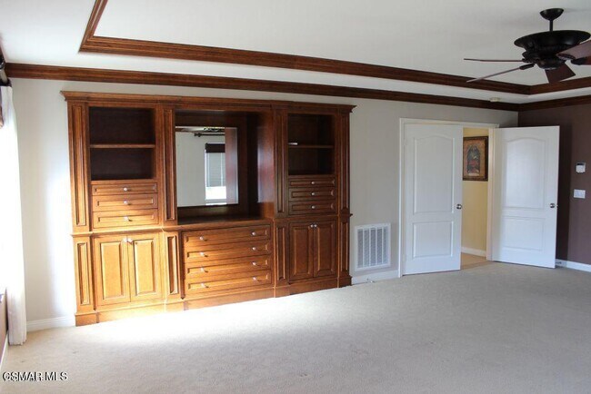 Building Photo - 1555 Arroyo View St