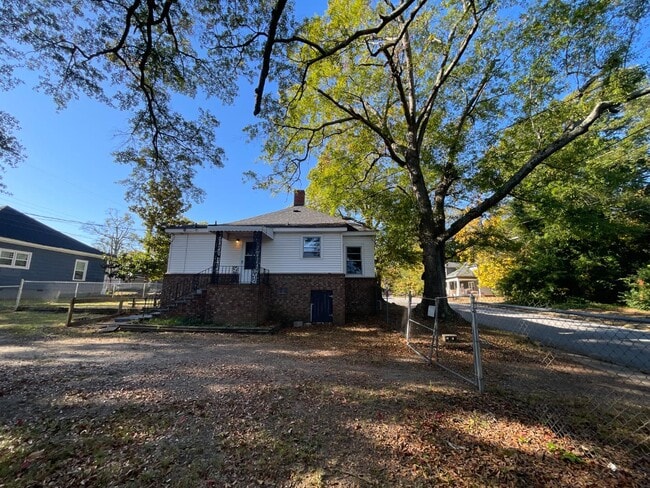 Building Photo - 597 N Forest St