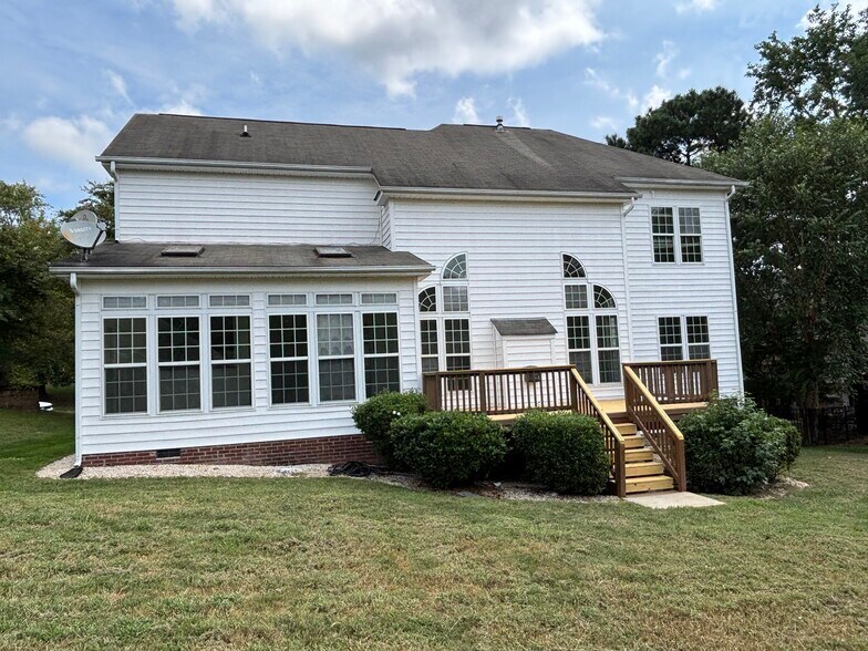 Building Photo - 15938 Wayland Dr