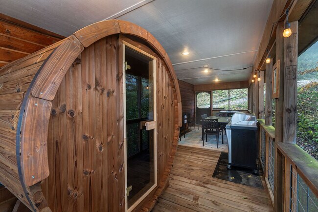 Building Photo - 401 Lookout Dr