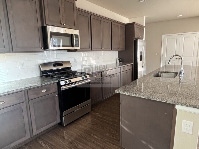 Building Photo - Spacious 5 Bedroom Home In Lacey!!