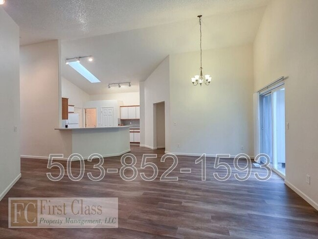 Building Photo - 13250 SW Menlor Ln