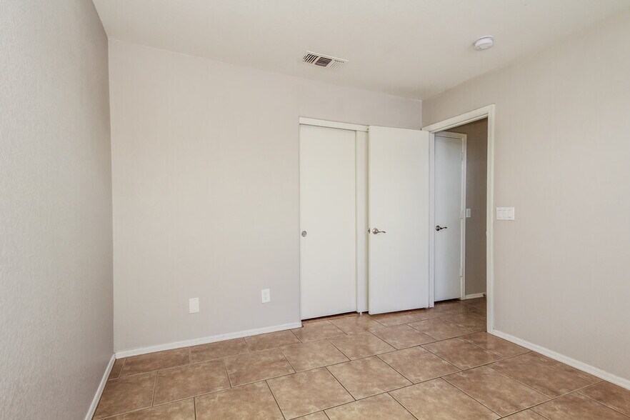 Building Photo - 7907 N 53rd Dr