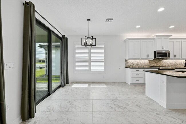 Building Photo - 12347 SW Compass Pt Dr