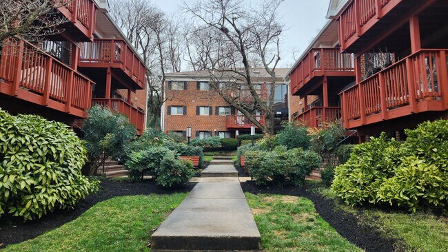 Primary Photo - Great Location 1.5 miles from King St Metro