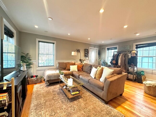 Building Photo - 48 Chelmsford St