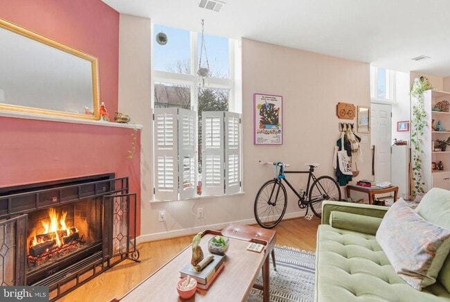 Building Photo - 122 W Henrietta St