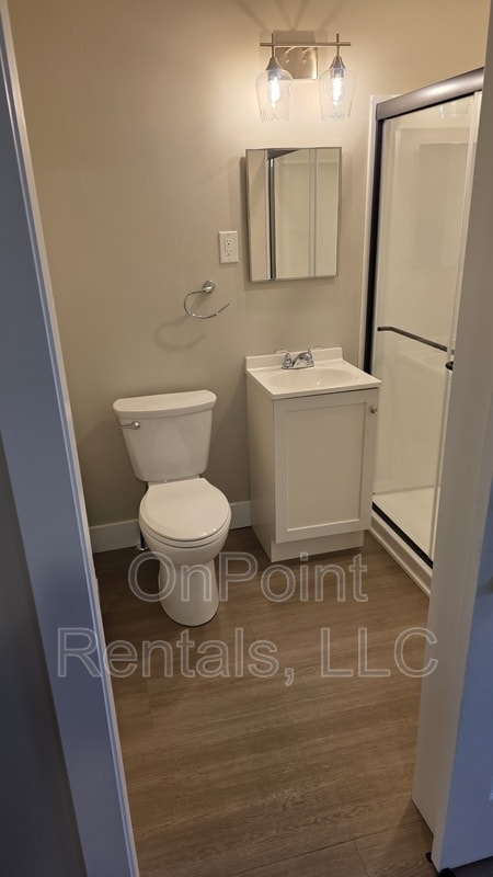 Building Photo - 5915 N Wayne Rd