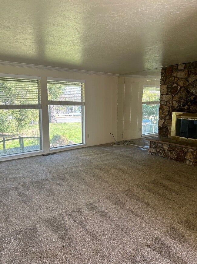 Building Photo - 2883 W Griffin Creek Rd