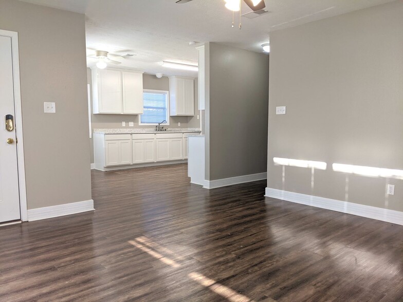 Building Photo - Available for April Move in! - Renovated 3 Bed 1.5 Bath House Biking Distance to Campus!