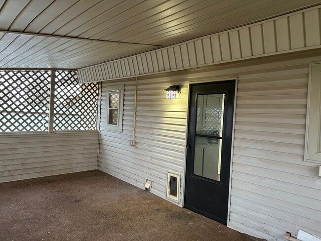 Building Photo - 1025 W Terry St