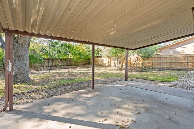 Building Photo - 609 Blackberry Dr