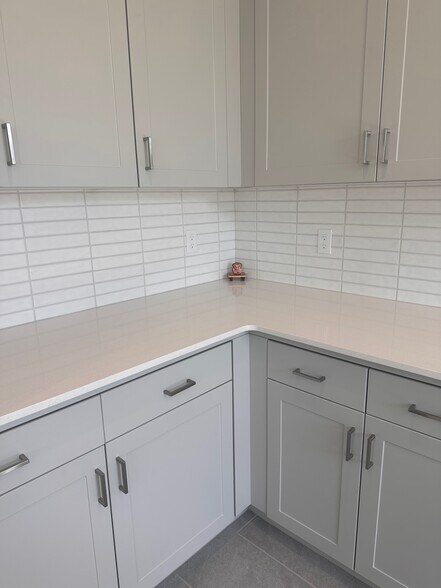 Building Photo - 696 Philip Way